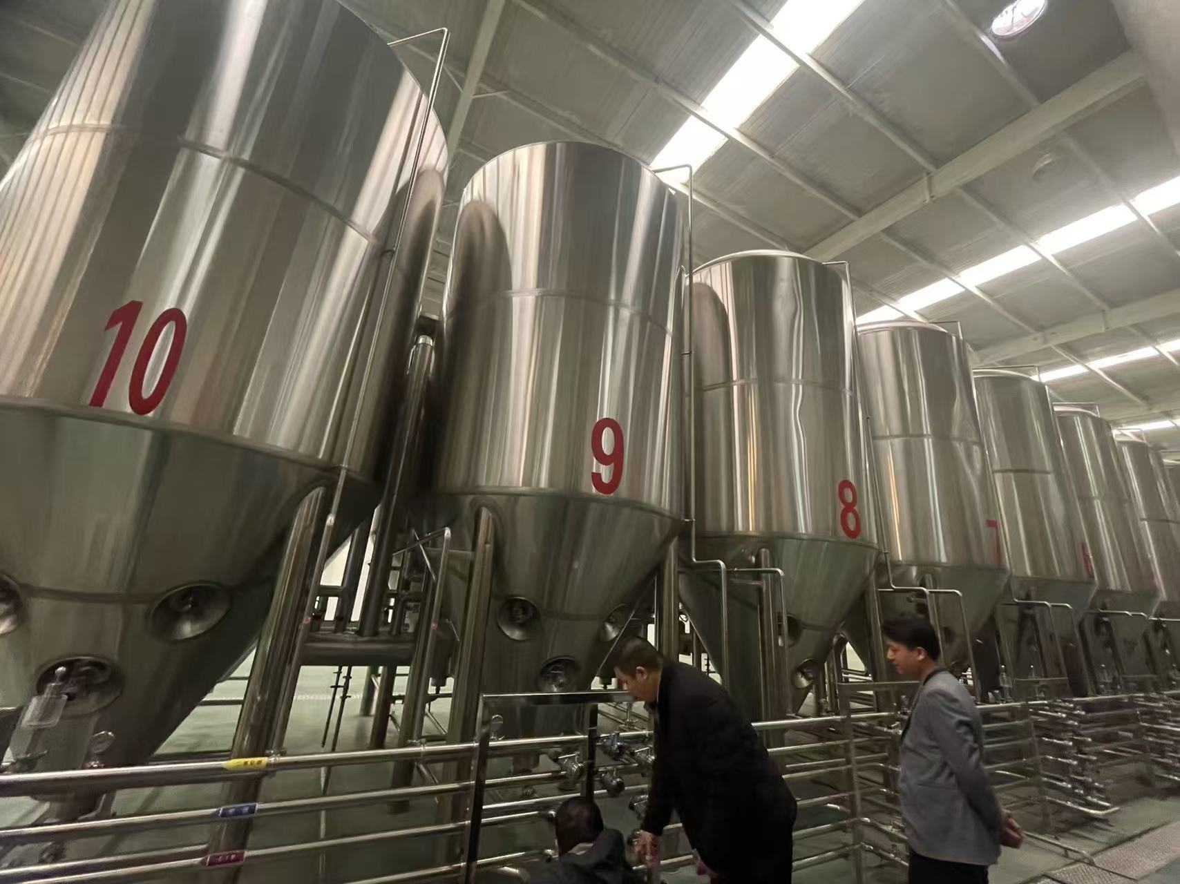 沐川精酿啤酒设备厂—平面布置、设备设计、制造、调试、培训等一条龙服务